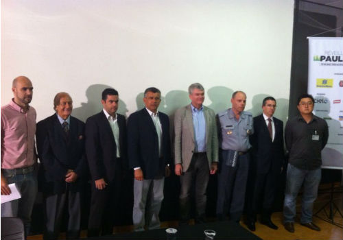 Na foto: o secretário municipal para Assuntos de Turismo e presidente da SPturis, Marcelo Rehder; Rogério Bruxelas, diretor de marketing do Magazine Luiza; Ricardo Baco Acunha, gerente geral do Banco do Brasil; Gustavo Segantini, gerente geral de marketing da Ambev; Fernando Barta Felicios, Tenente e Coronel da Polícia Militar do Estado de São Paulo, Leonardo Ueda, Analista de desenvolvimento da companhia de Metrô do estado de São Paulo; Igor Cardoso vice-presidente e diretor de eventos da São Paulo Turismo