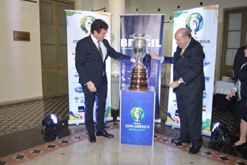 Presidente da CONMEBOL, Alejandro Domínguez, e embaixador do Brasil no Paraguai, Carlos Alberto Simas Magalhães